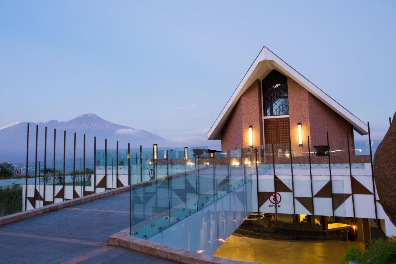 Amartahills Hotel And Resort Batu  Exterior photo