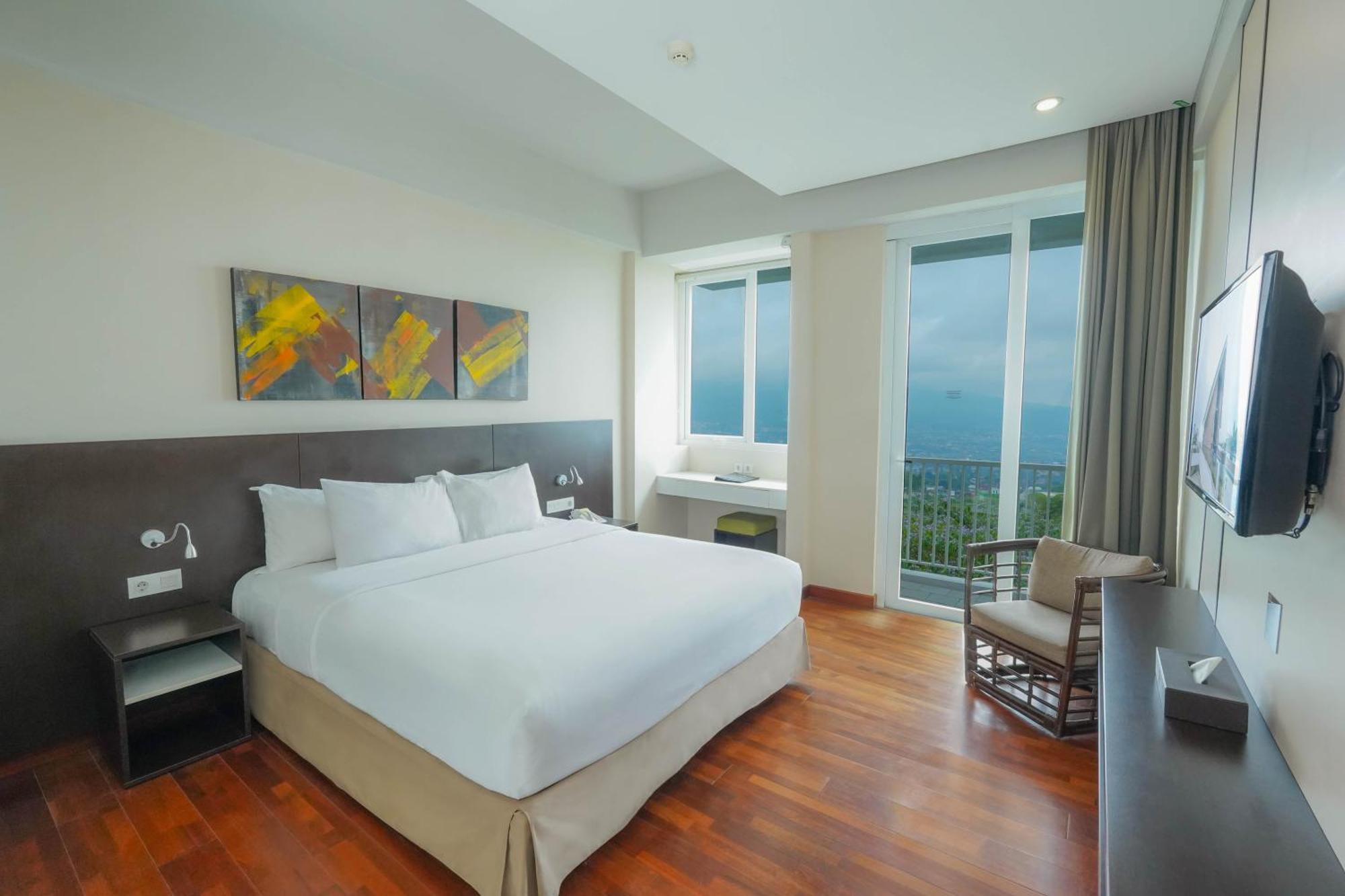 Amartahills Hotel And Resort Batu  Room photo